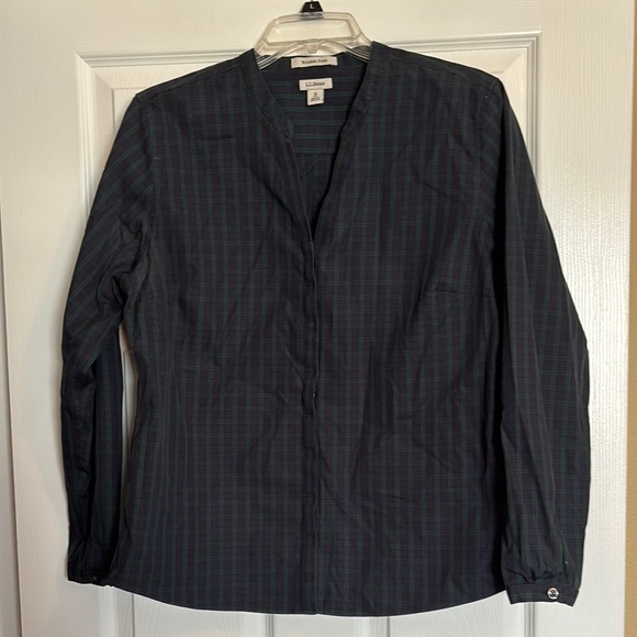 L.L. Bean Tops - L.L. Bean women’s blue plaid long sleeve button down shirt size medium petite